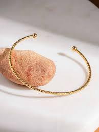 Thin lined martelé bracelet image